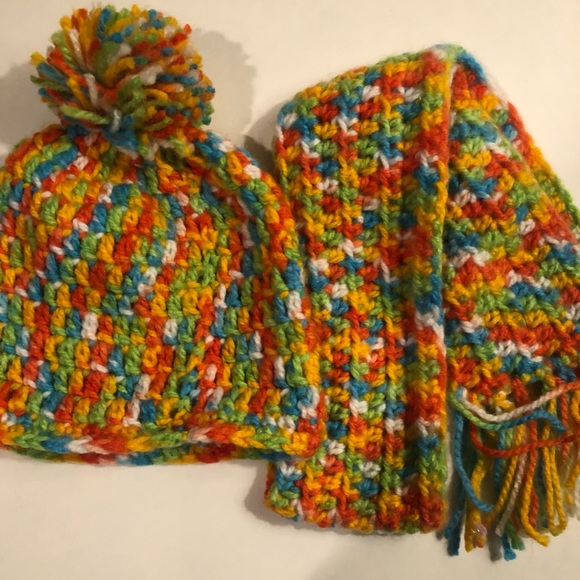 Childs Scarf and Hat Set Thick Yarn Size 1-3 Years Ready To Ship - Picture 2 of 3